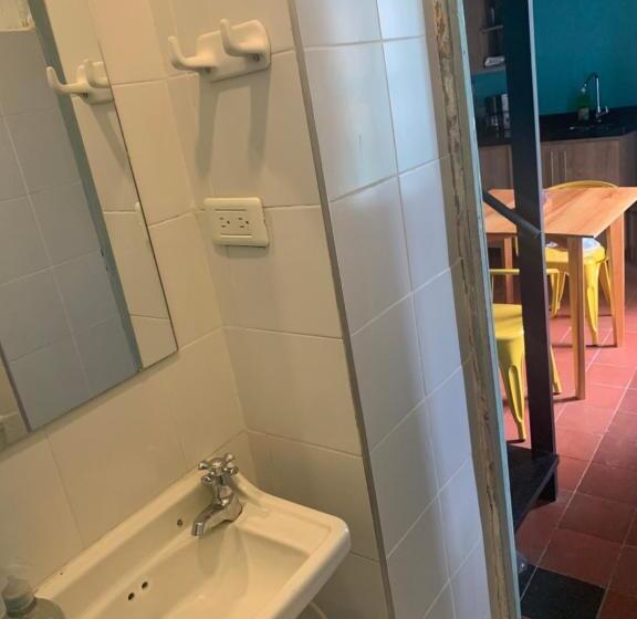 スーペリアスタジオ, Moonshine Boutique Hostal