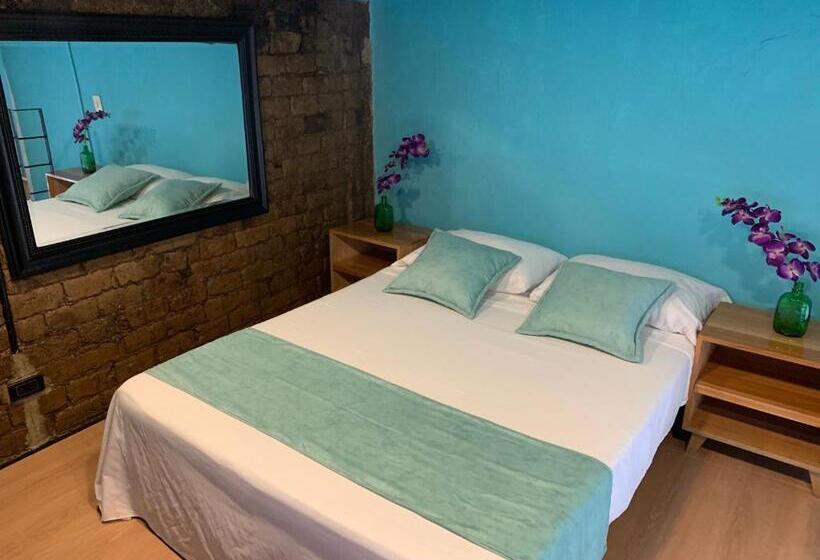 スーペリアスタジオ, Moonshine Boutique Hostal