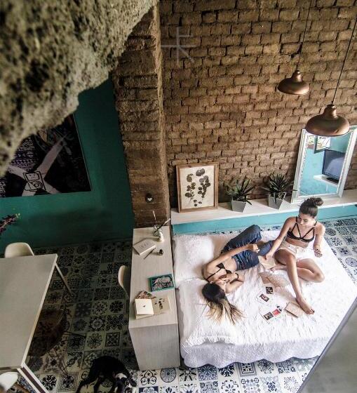 デラックススタジオ, Moonshine Boutique Hostal