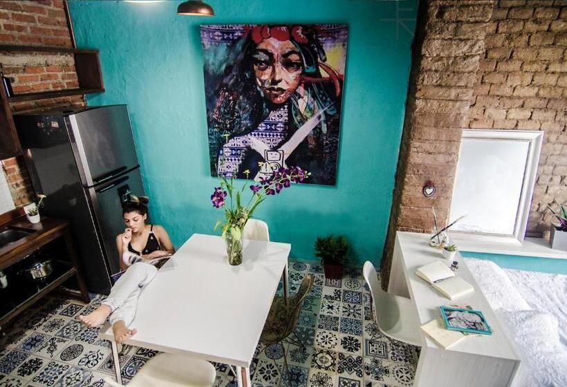 إستوديو ديلوكس, Moonshine Boutique Hostal