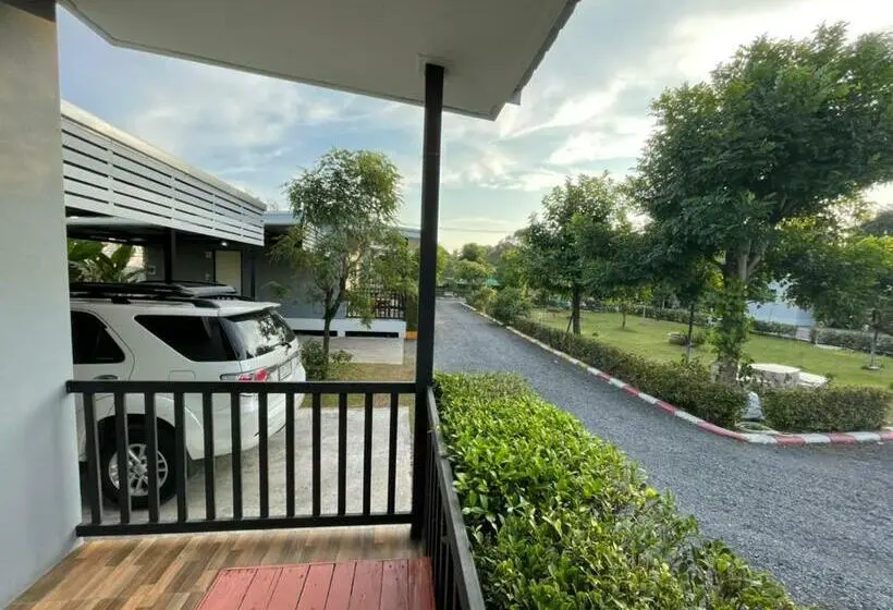 بانگلوی استاندارد, Baan Ruay Suk Resort Lopburi