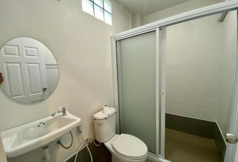 חדר סטנדרט לשלושה, Baan Ruay Suk Resort Lopburi