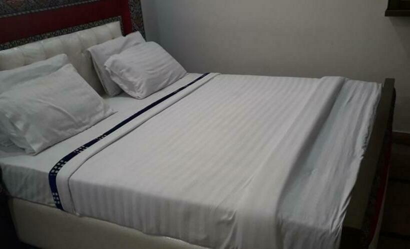 اتاق لوکس یک تخته, Day In