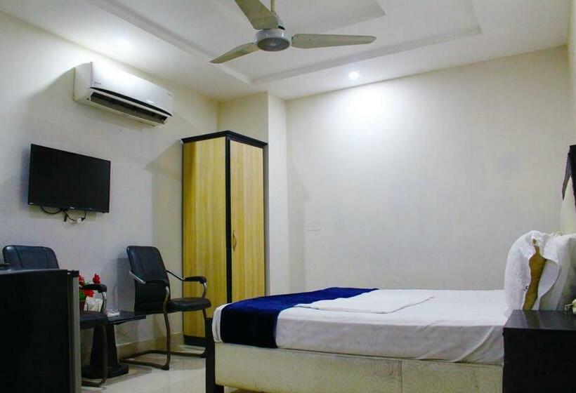 اتاق لوکس, Day In