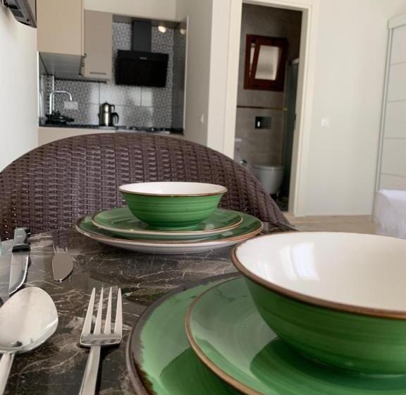 إستوديو قياسى, Maye Residence