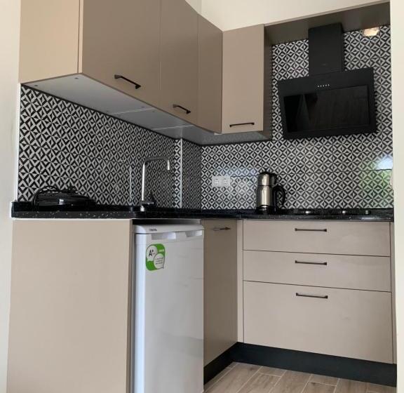 إستوديو قياسى, Maye Residence