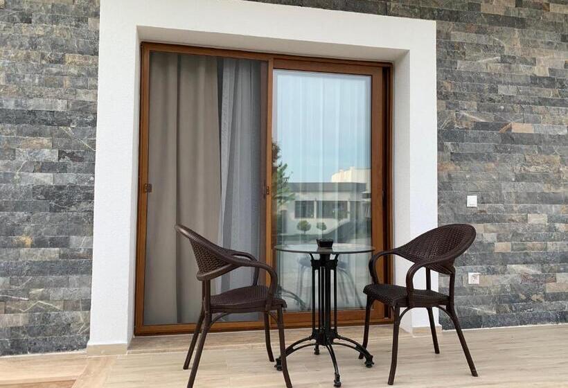 إستوديو قياسى, Maye Residence