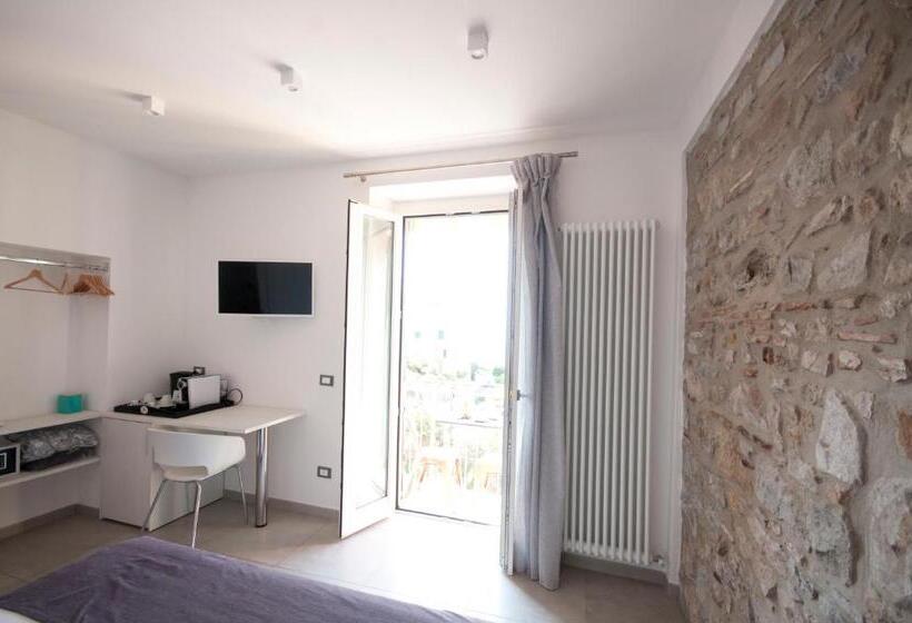 اتاق لوکس با چشمانداز دریا, Cinque Terre Coast To Coast