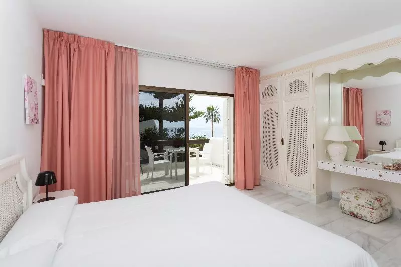 ４ベッドルームアパートメント, Coral Beach Apart