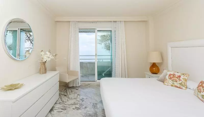 ３ベッドルームのスーペリアアパートメント, Coral Beach Apart