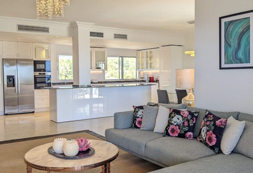 3ベッドルームのスーペリアアパートメント, Coral Beach Apart