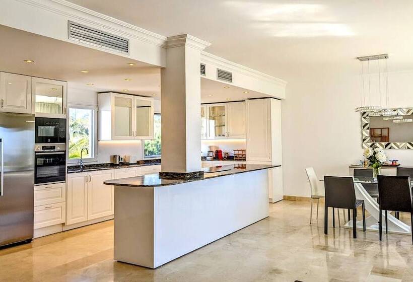 3ベッドルームのスーペリアアパートメント, Coral Beach Apart