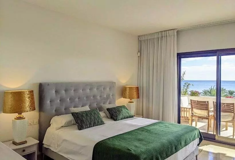 ３ベッドルームのスーペリアアパートメント, Coral Beach Apart