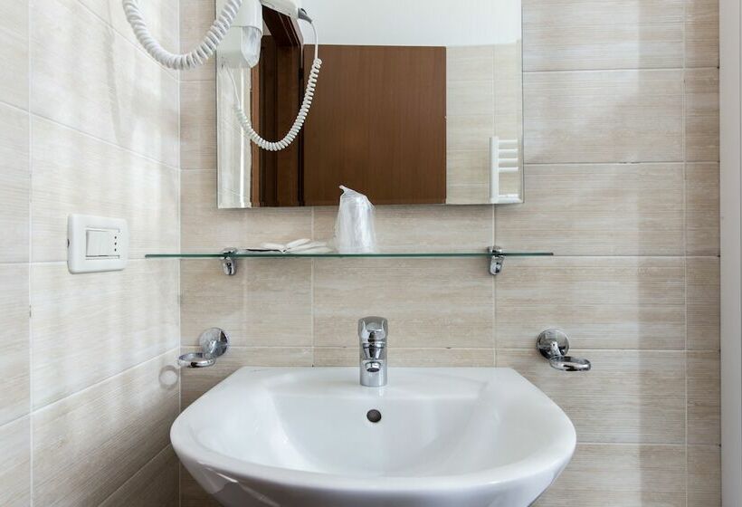 Habitació Estàndard, Agli Artisti