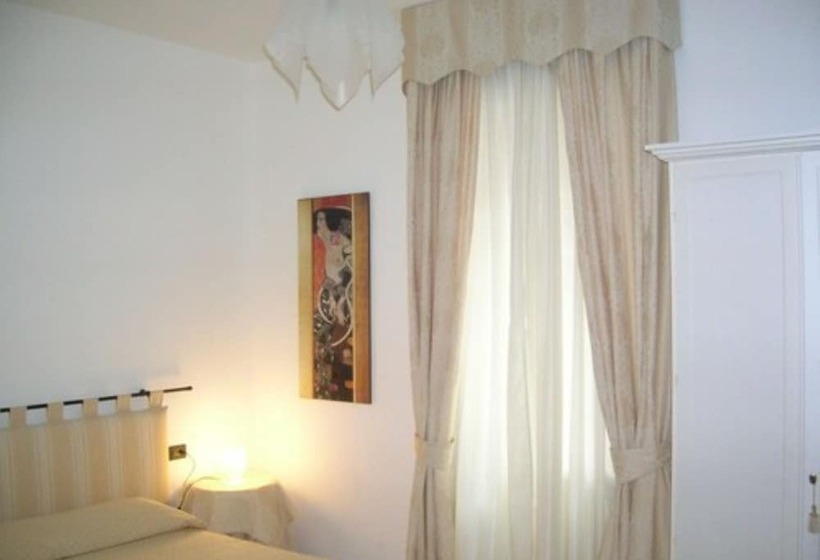 Habitació Estàndard, Agli Artisti