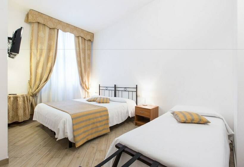 Habitació Triple Estàndard, Agli Artisti