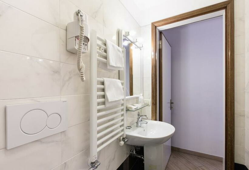 Habitació Triple Estàndard, Agli Artisti