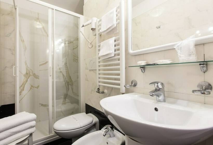 Habitació Triple Estàndard, Agli Artisti