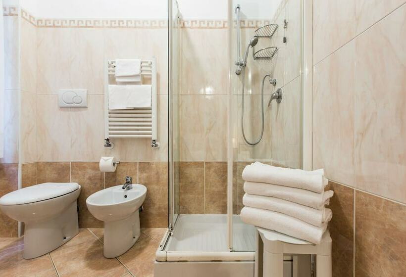 Habitació Quàdruple Estàndard, Agli Artisti