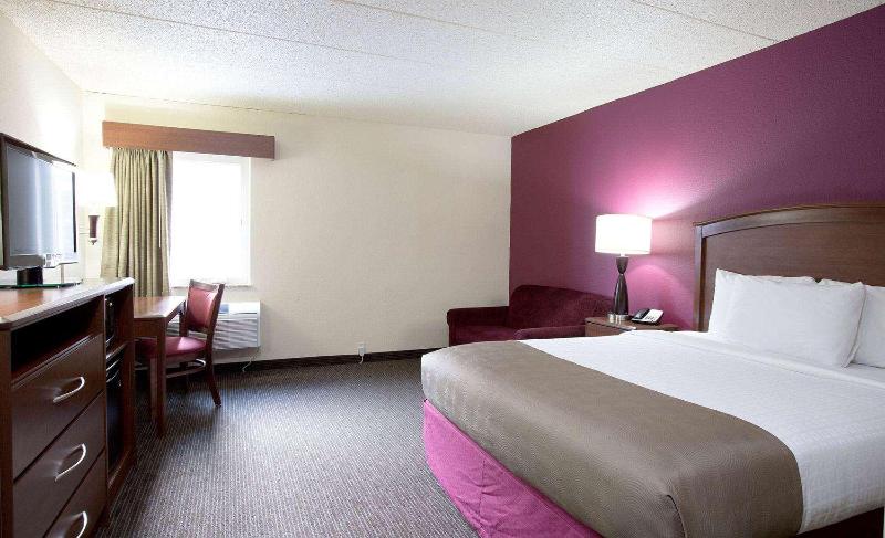 스위트 킹사이즈 침대, Americinn By Wyndham Osceola