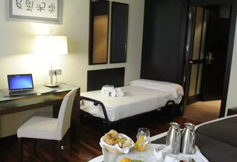 اتاق استاندارد, Attica21 Coruna