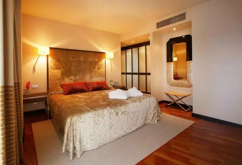 سوئیت پریمیوم, Attica21 Coruna