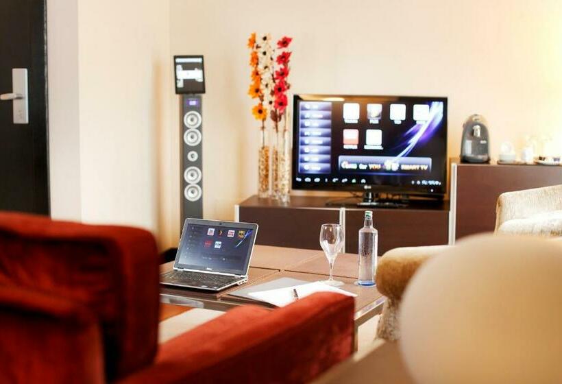 سوئیت پریمیوم, Attica21 Coruna