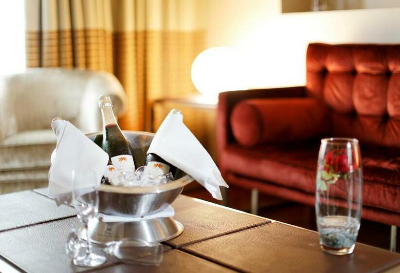 سوئیت پریمیوم, Attica21 Coruna