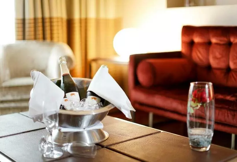 سوئیت پریمیوم, Attica21 Coruna