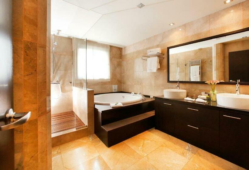 سوئیت پریمیوم, Attica21 Coruna