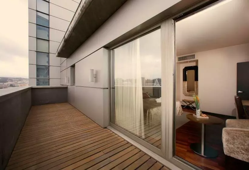 سوئیت پریمیوم, Attica21 Coruna