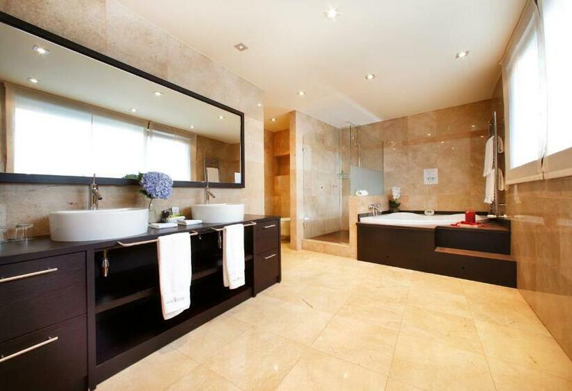 سوئیت پریمیوم, Attica21 Coruna