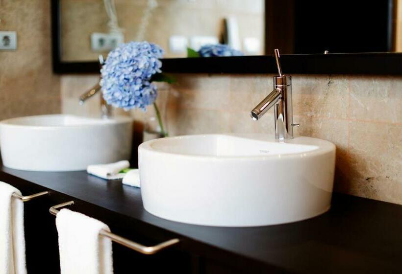 سوئیت پریمیوم, Attica21 Coruna