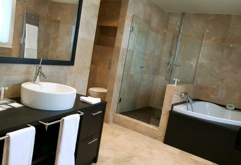 سوئیت پریمیوم, Attica21 Coruna