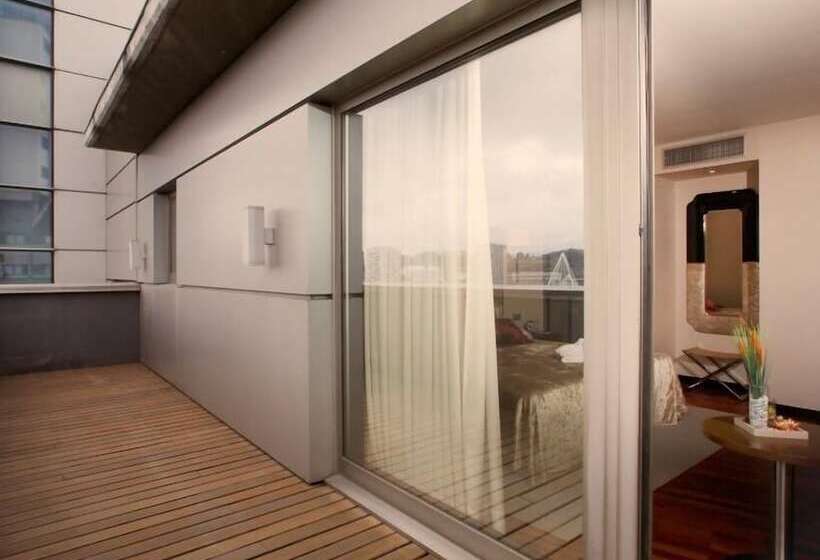 سوئیت پریمیوم, Attica21 Coruna