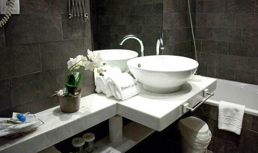 스탠다드 룸, Bernat De So