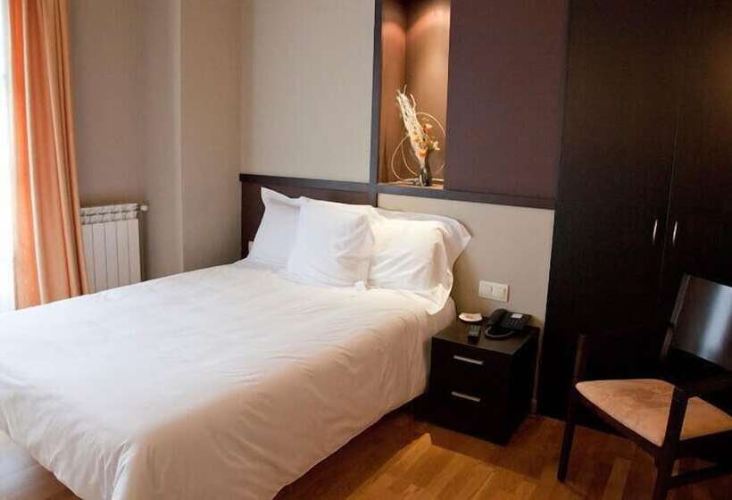 스탠다드 룸, Bernat De So