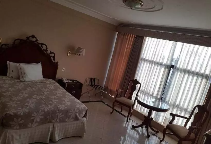 اتاق استاندارد با چشم‌انداز باغ, Canciller