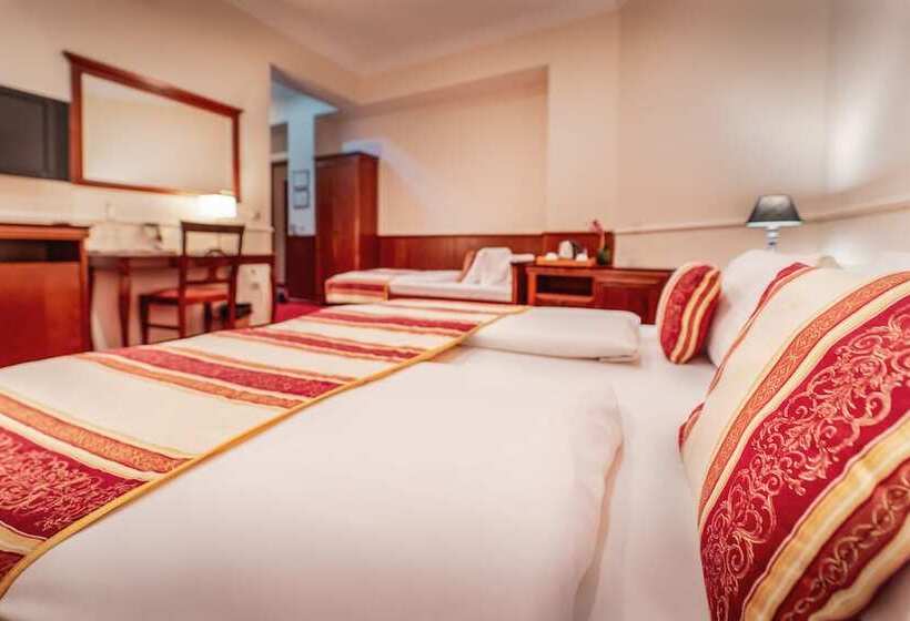 חדר סטנדרט לשלושה, Capital With Private Wellness