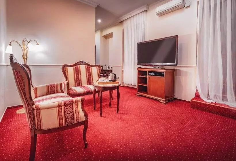 سوییت, Capital With Private Wellness