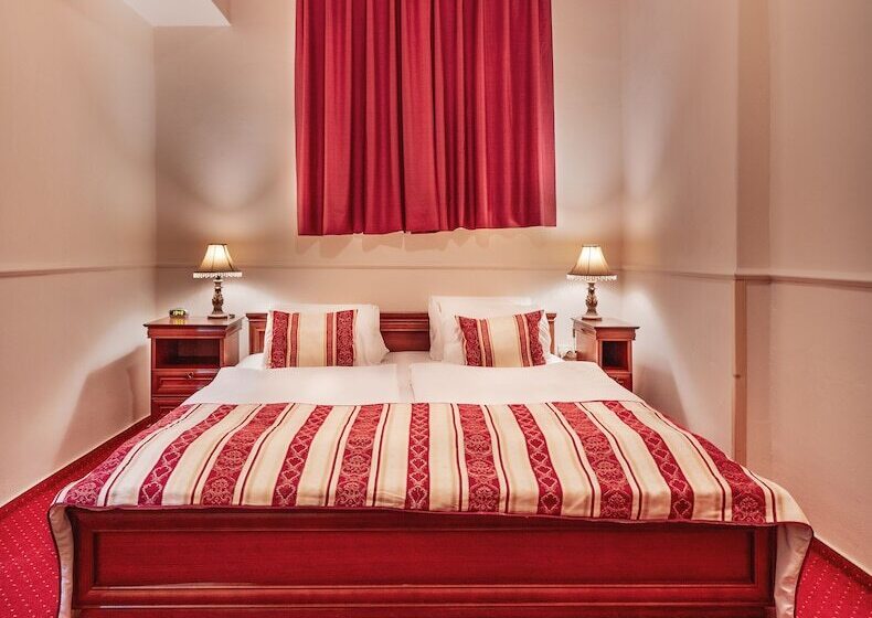 Люкс, Capital With Private Wellness