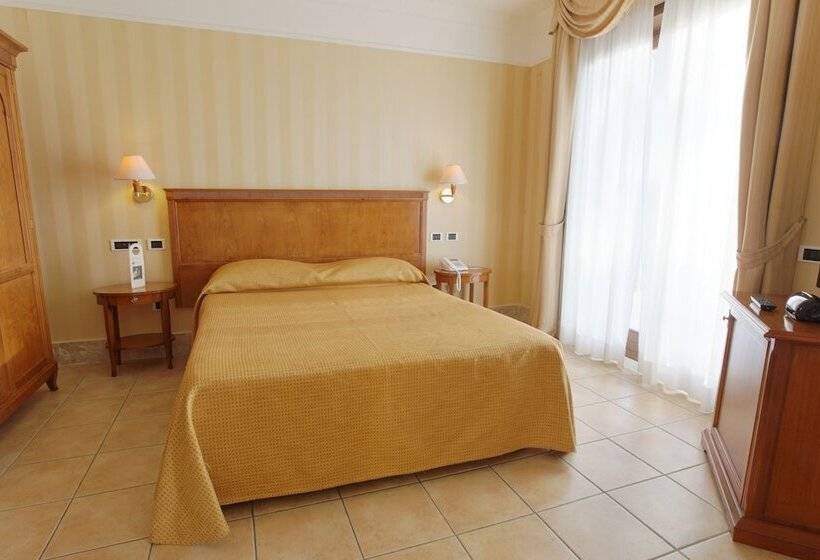 اتاق استاندارد سه نفره, Dioscuri Bay Palace
