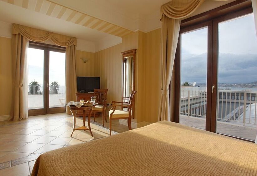 اتاق سوپریور سه تخته, Dioscuri Bay Palace