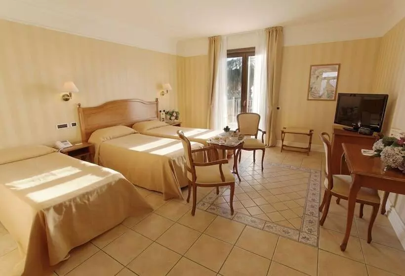اتاق استاندارد چهار تخته, Dioscuri Bay Palace