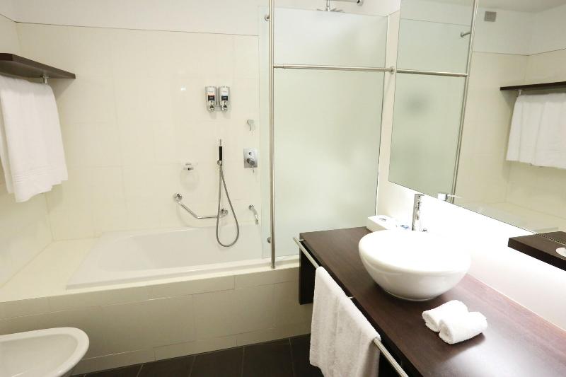 اتاق اجرایی با تخت بزرگ, Four Points Sheraton Bolzano Bozen