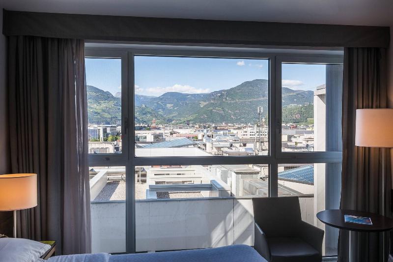 이그제큐티브 룸 킹사이즈 침대, Four Points Sheraton Bolzano Bozen