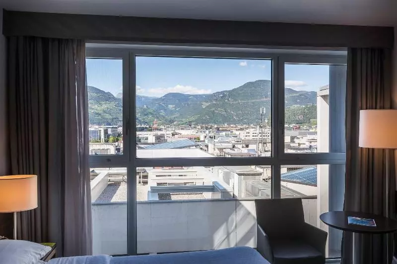 キングサイズベッドのエクゼクティブルーム, Four Points Sheraton Bolzano Bozen