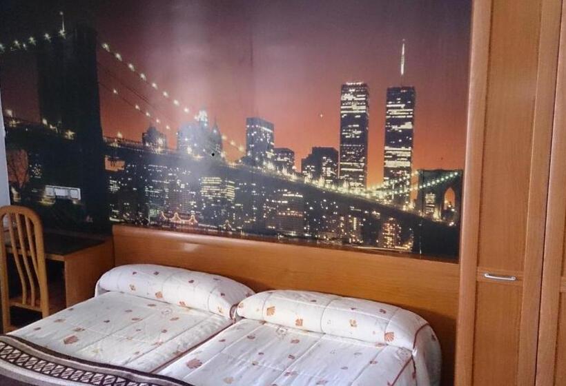 Семейный Номер, Hostal Isis