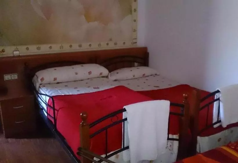スタンダードトリプルルーム, Hostal Isis