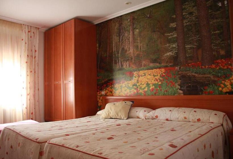 Номер Стандарт Трехместный, Hostal Isis